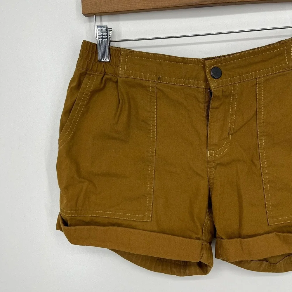 Mountain Hardwear Shorts Women's Size 2 Beige Cuffed‎ Pockets Outdoors Hiking